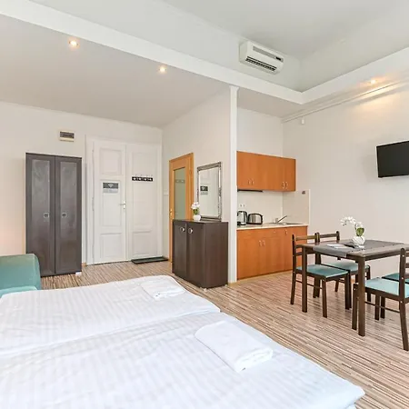 Világóra Apartman Gyula